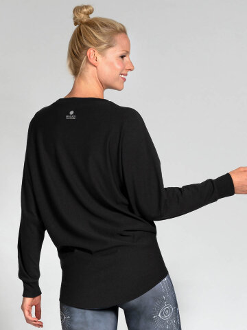 Sweater Anna Black made of soft, high-quality natural material